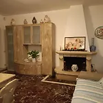Pirro & Sharon House לינה וארוחת בוקר *