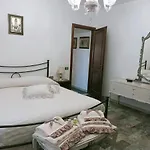 Pirro & Sharon House לינה וארוחת בוקר Pianore