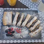 Pirro & Sharon House לינה וארוחת בוקר *