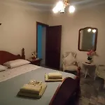 Pirro & Sharon House לינה וארוחת בוקר