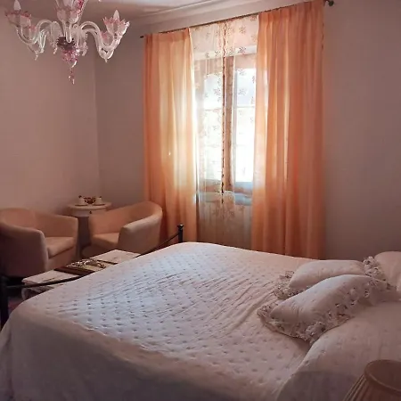 Pirro & Sharon House לינה וארוחת בוקר